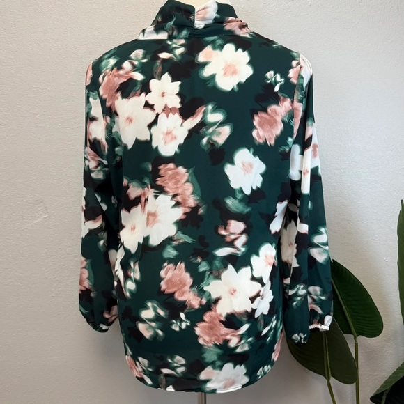 The Limited Green Floral Long Sleeve Blouse - Size 1X - Picture 4 of 6